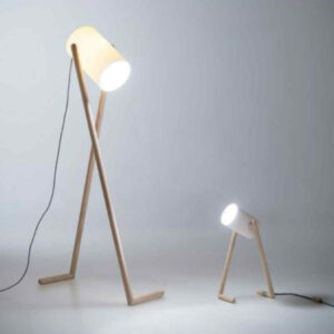 focused wooden floor lamp